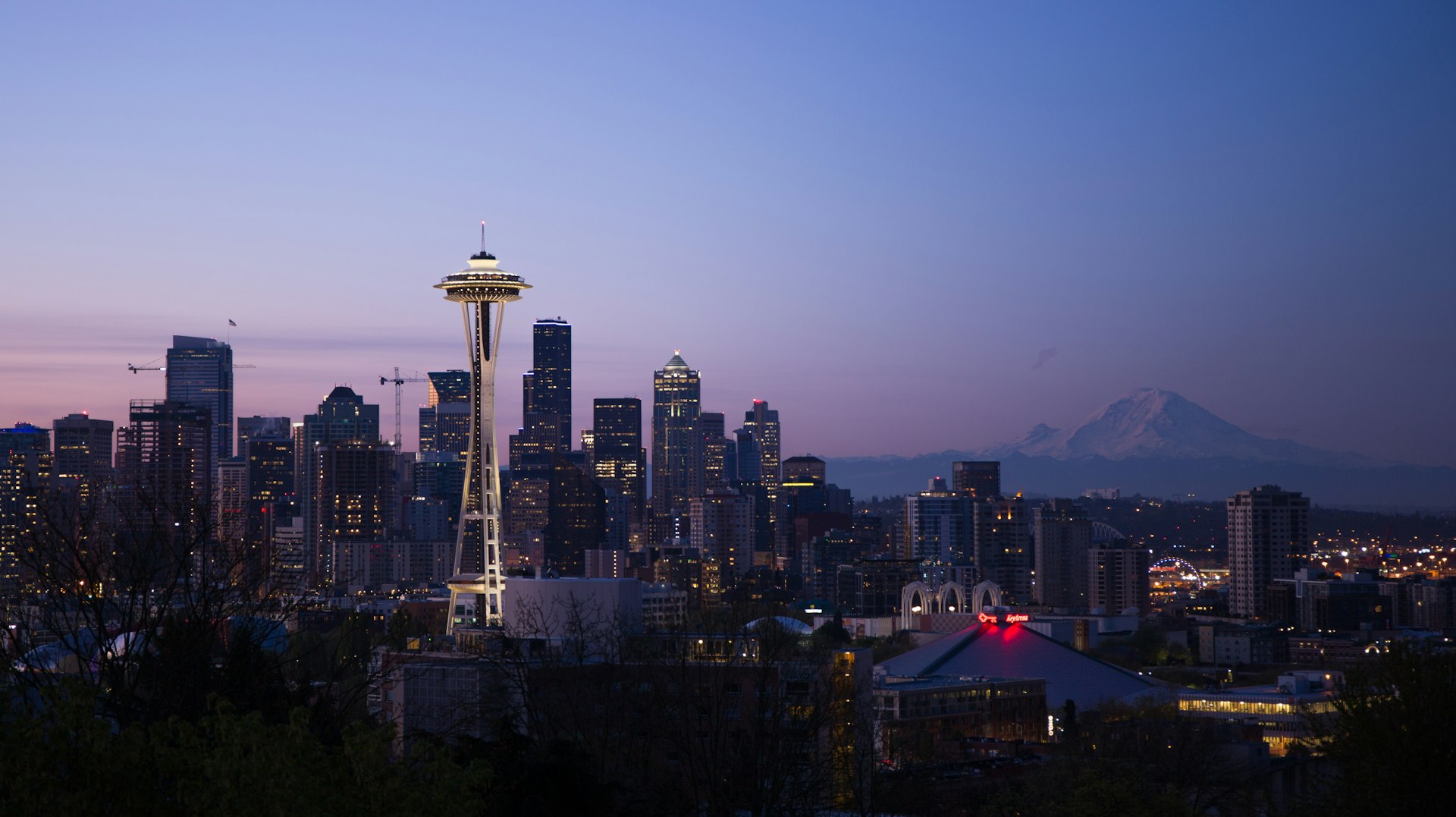 Seattle skyline with Mount Rainier